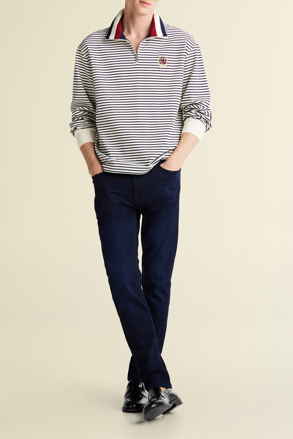 תמונת כל הלוק של מכנסי ג'ינס סלים